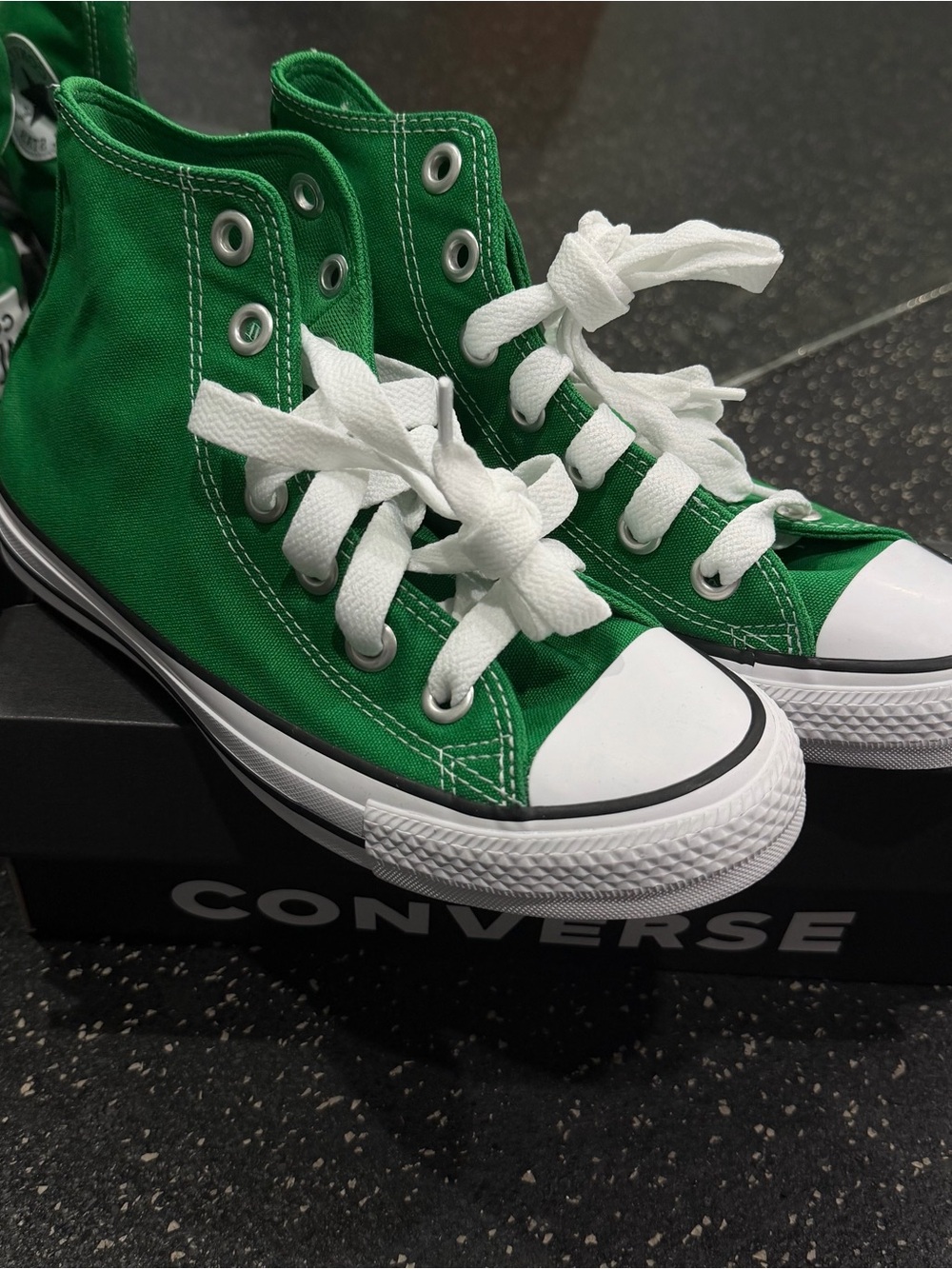 CONVERSE HIGH TOPS KIDS SIZE 5.5